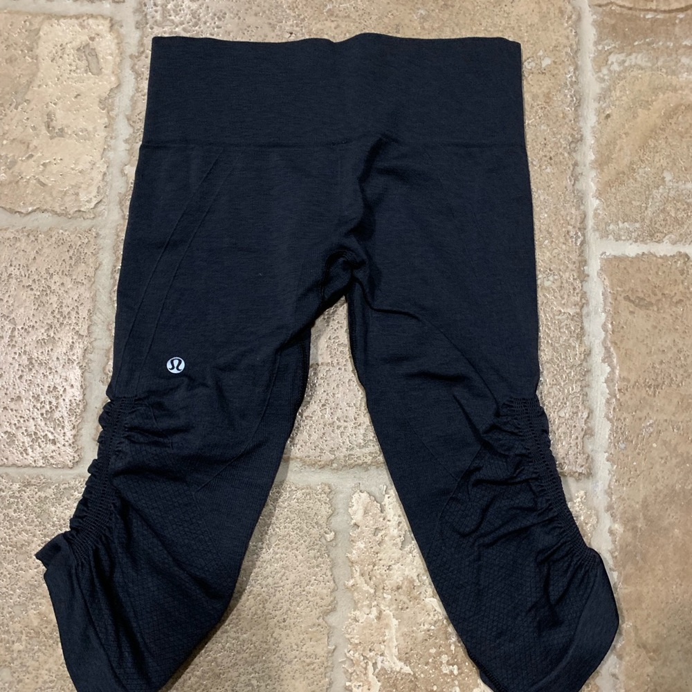 Lululemon In the Flow Crop Size 6